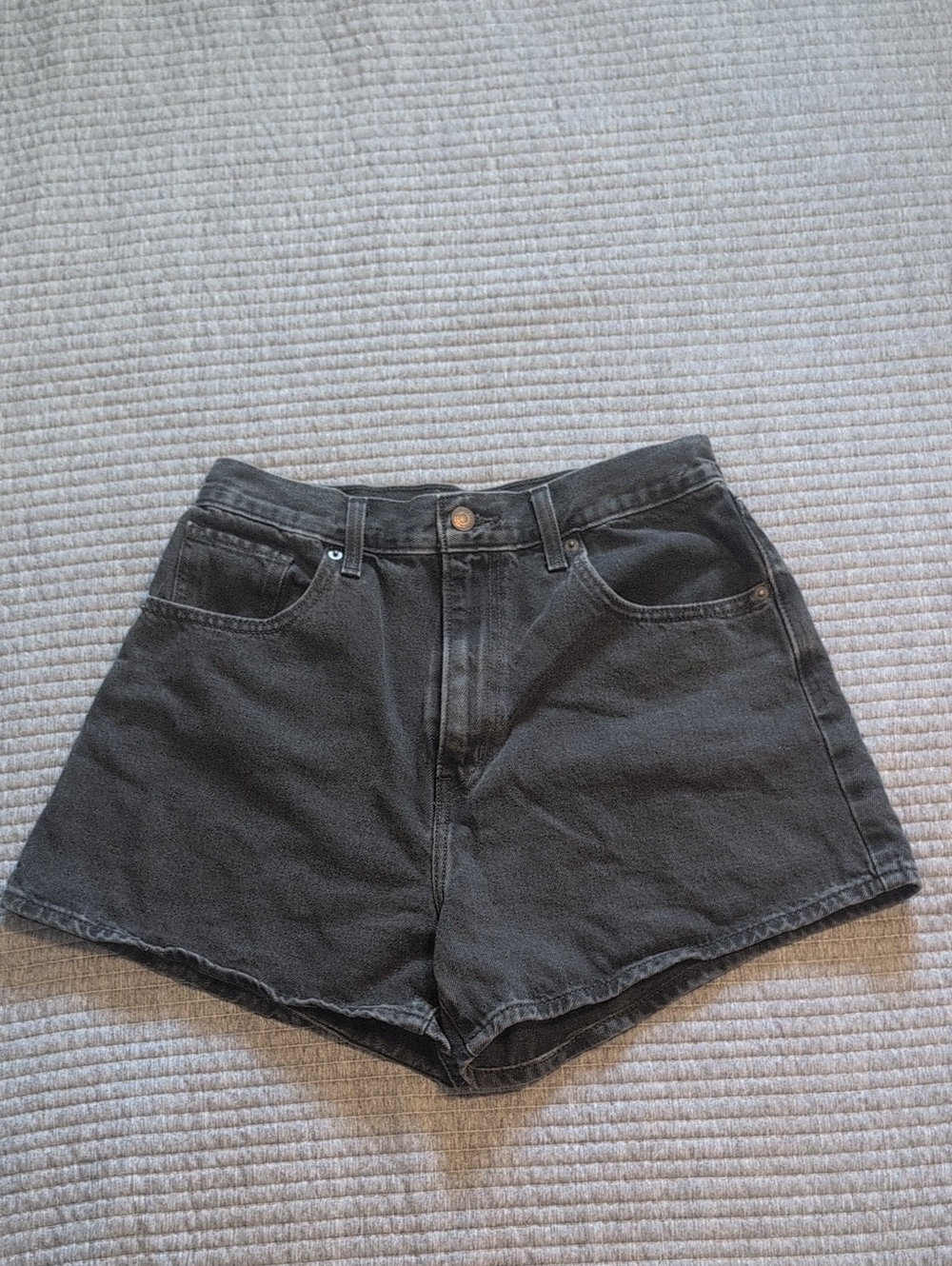 Levi's High Waisted Mom Shorts - 29